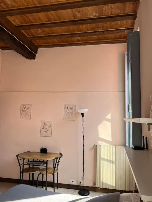 Minimal Studio Con Travi A Vista Placência Exterior foto